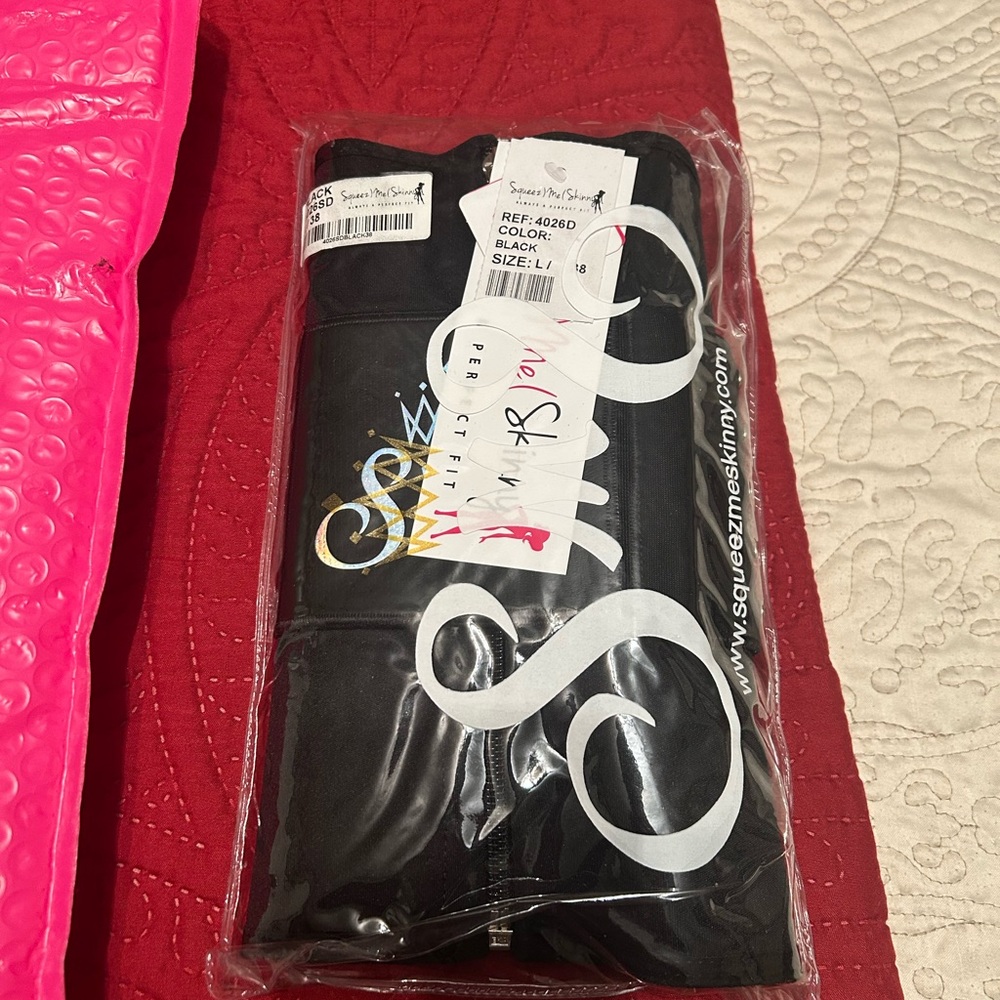 Squeez Me Skinny fit Shapewear  waist trainer with White Logo